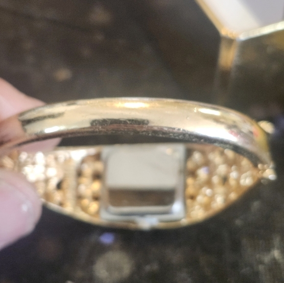 Beautiful Lupai Quartz Cuff Style watch womens - Picture 6 of 7